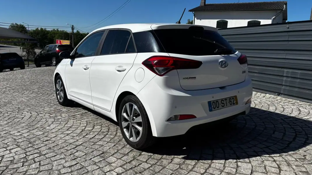 Hyundai i20 2017 - 11390 EUR, 78000 km - AUTO.MOTO.pt - 78000km - foto 3 de 20