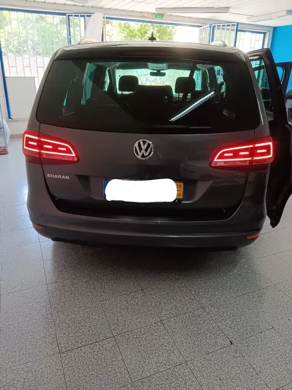 Volkswagen Sharan 2018 - 23750 EUR, 134000 km - AUTO.MOTO.pt - 134000km - foto 4 de 18