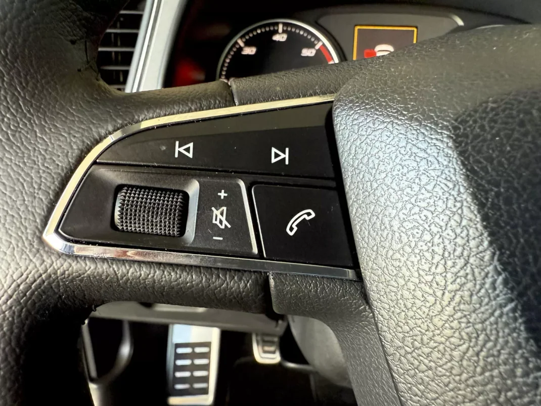 SEAT Leon 2015 - 14000 EUR, 181000 km - AUTO.MOTO.pt - 181000km - foto 70 de 92