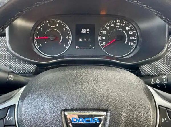 Dacia Sandero 2024 - 12480 EUR, 92000 km - AUTO.MOTO.pt - 92000km - foto 7 de 16