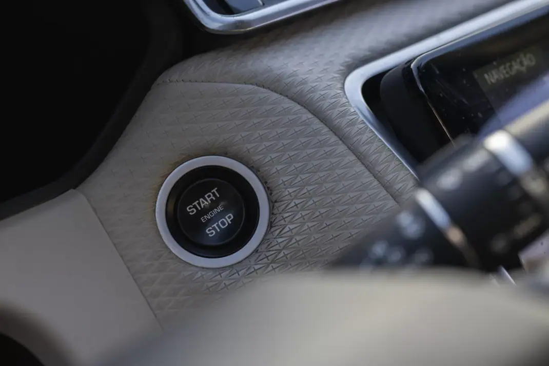 Land Rover Range Rover Velar 2017 - 39900 EUR, 175180 km - AUTO.MOTO.pt - 175180km - foto 16 de 36