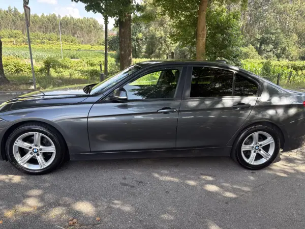BMW 318 2016 - 15250 EUR, 172000 km - AUTO.MOTO.pt - 172000km - foto 10 de 27