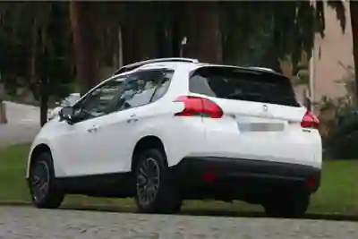 Peugeot 2008 2015 — foto 5 de 15