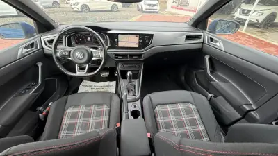 Volkswagen Polo 2019 - 22990 EUR, 130000 km - AUTO.MOTO.pt - 130000km - foto 14 de 32