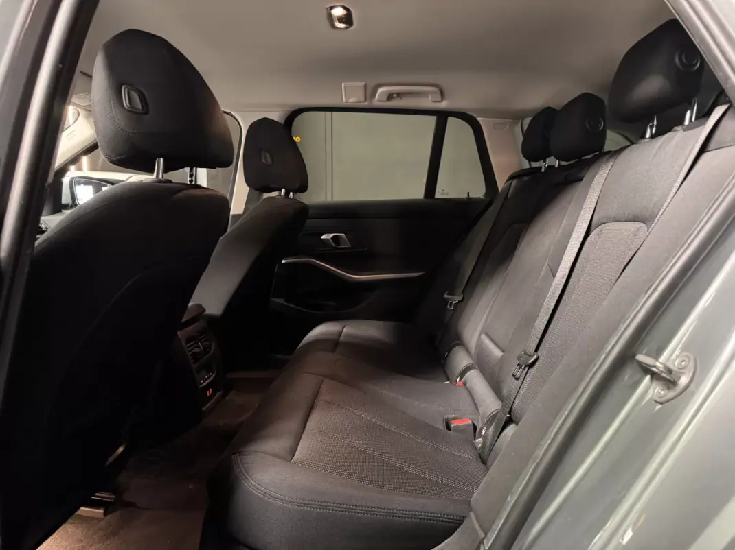 BMW 320 2023 - 31990 EUR, 75900 km - AUTO.MOTO.pt - 75900km - foto 31 de 36