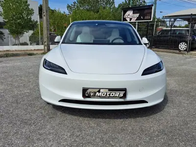 Tesla Model 3 2025 - 39750 EUR, 31000 km - foto 2 de 43