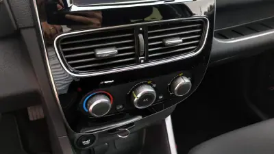 Renault Clio 2017 - 9950 EUR, 77000 km - 77000km - foto 32 de 35