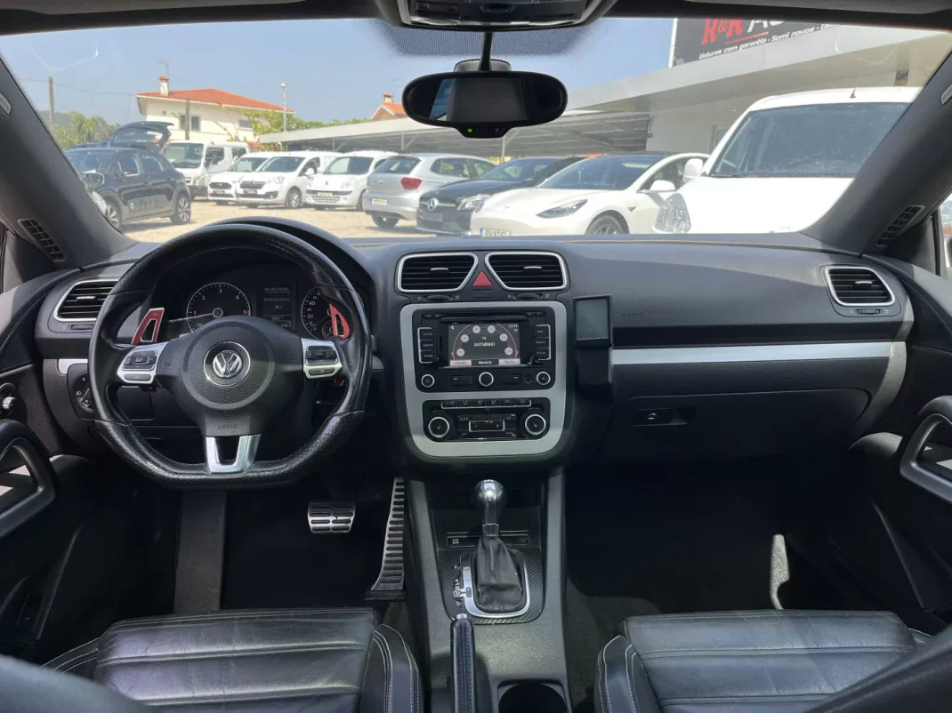 Volkswagen Scirocco 2010 - 13900 EUR, 255000 km - AUTO.MOTO.pt - 255000km - foto 10 de 16