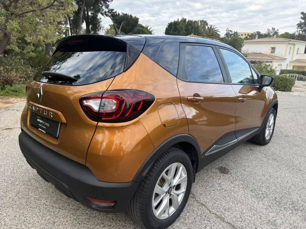 Renault Captur 2019 - 13999 EUR, 60000 km - AUTO.MOTO.pt - 60000km - foto 5 de 11