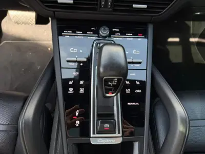 Porsche Cayenne 2018 - 65900 EUR, 138000 km - AUTO.MOTO.pt - 138000km - foto 12 de 15