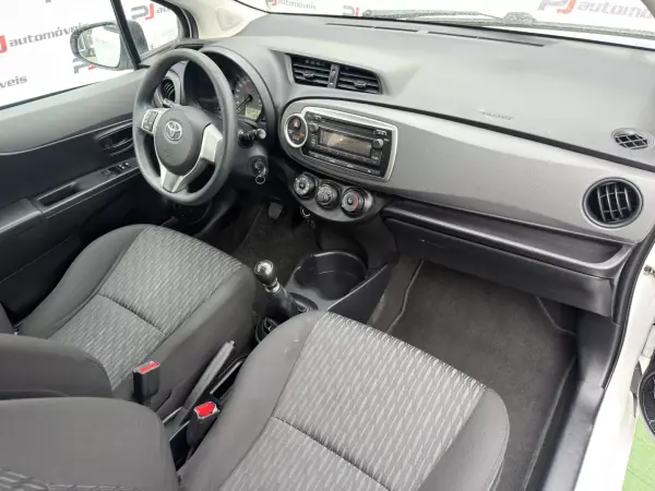 Toyota Yaris 2014 - 9990 EUR, 149000 km - AUTO.MOTO.pt - 149000km - foto 14 de 19