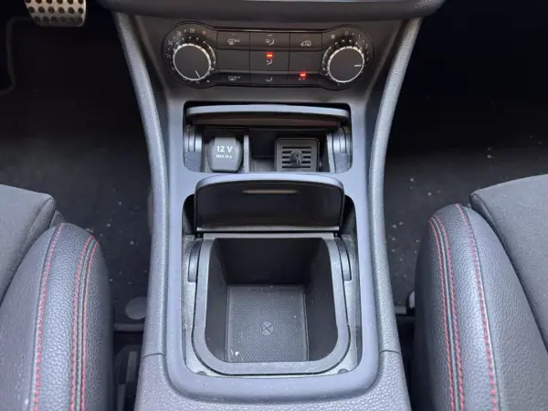 Mercedes-Benz CLA 180 2016 - 18900 EUR, 148405 km - AUTO.MOTO.pt - 148405km - foto 21 de 26