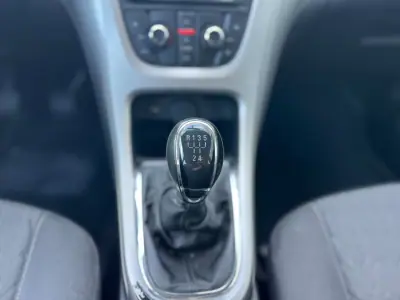 Opel Astra Sports Tourer 2013 — photo 6 of 11