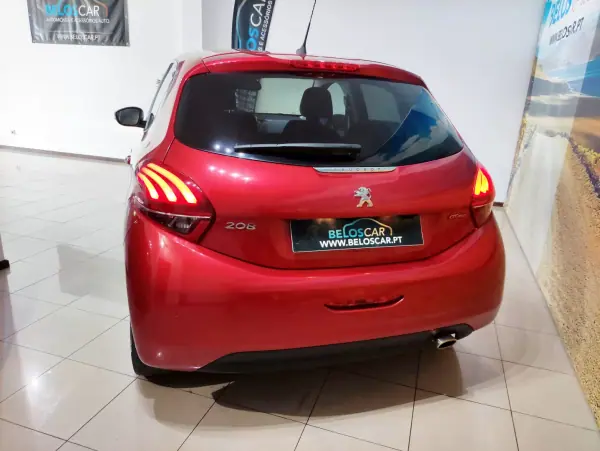 Peugeot 208 2018 - 12490 EUR, 61000 km - AUTO.MOTO.pt - 61000km - foto 7 de 28