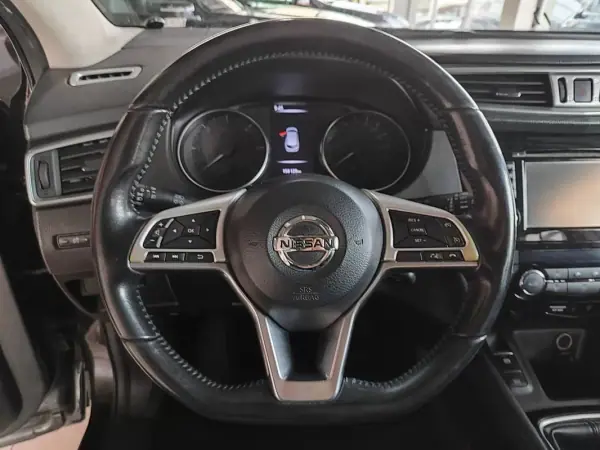 Nissan Qashqai 2017 - 15750 EUR, 155200 km - AUTO.MOTO.pt - 155200km - foto 24 de 37