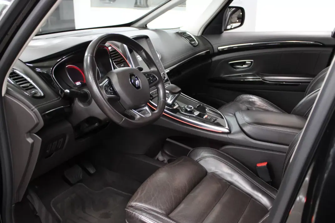 Renault Espace 2017 - 17900 EUR, 171000 km - AUTO.MOTO.pt - 171000km - foto 10 de 31