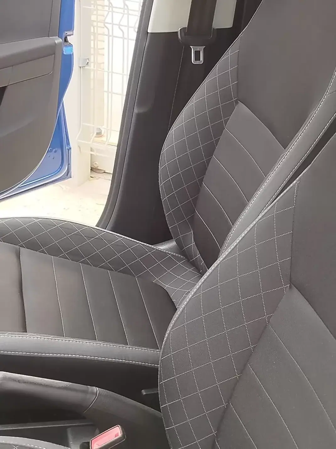 Skoda Fabia 2021 - 11800 EUR, 120100 km - AUTO.MOTO.pt - 120100km - foto 2 de 12