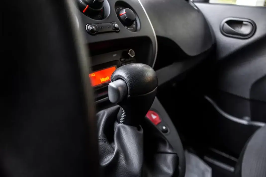 Renault Kangoo E-Tech 2020 - 9990 EUR, 57785 km - AUTO.MOTO.pt - 57785km - foto 19 de 28