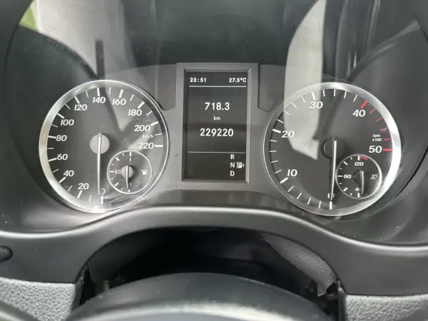 Mercedes-Benz Vito Tourer 2016 - 26900 EUR, 220000 km - AUTO.MOTO.pt - 220000km - foto 43 de 55