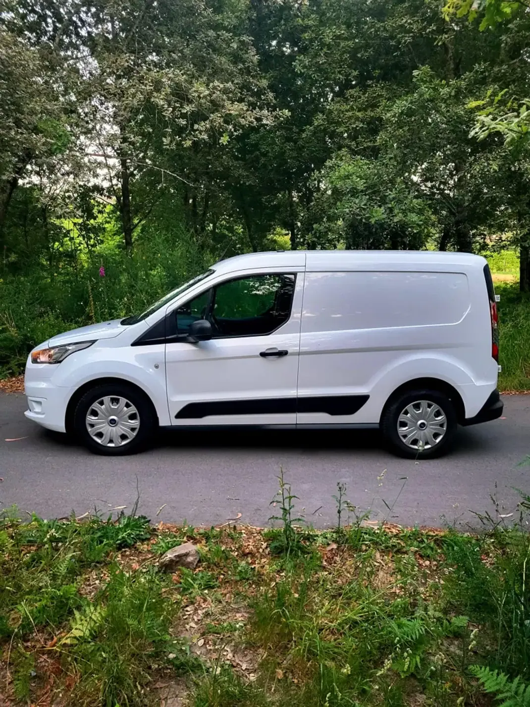 Ford Transit Connect 2021 - 11990 EUR, 146000 km - AUTO.MOTO.pt - 146000km - foto 9 de 18