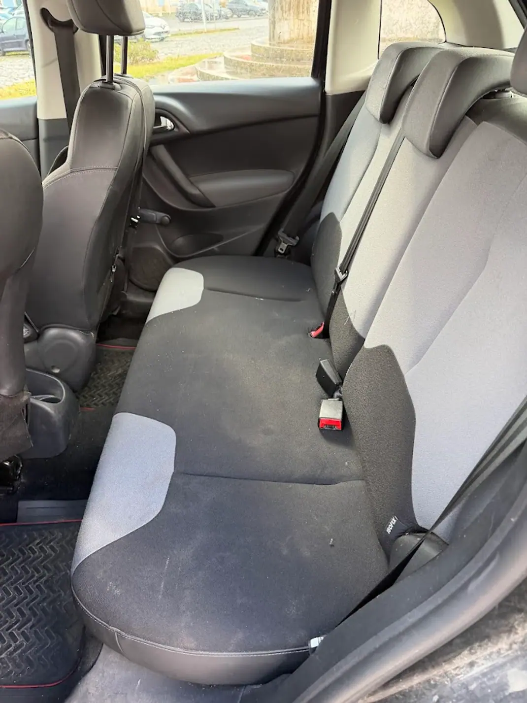 Citroën C3 2011 - 5500 EUR, 160000 km - AUTO.MOTO.pt - 160000km - foto 10 de 15