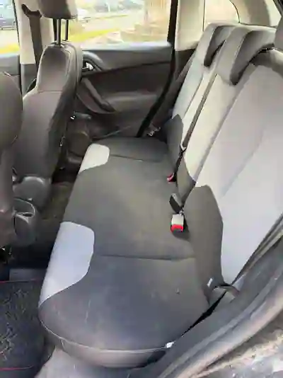 Citroën C3 2011 - 5500 EUR, 160000 km - AUTO.MOTO.pt - 160000km - foto 10 de 15