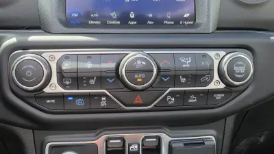 Jeep Wrangler Unlimited 2023 - 71900 EUR, 37675 km - AUTO.MOTO.pt - 37675km - foto 17 de 23