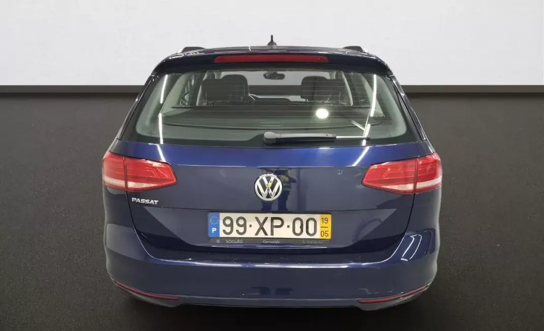 Volkswagen Passat Variant 2019 - 17999 EUR, 143121 km - AUTO.MOTO.pt - 143121km - foto 4 de 8