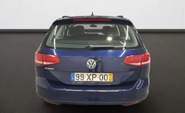 Volkswagen Passat Variant 2019 - 17999 EUR, 143121 km - AUTO.MOTO.pt - 143121km - foto 4 de 8