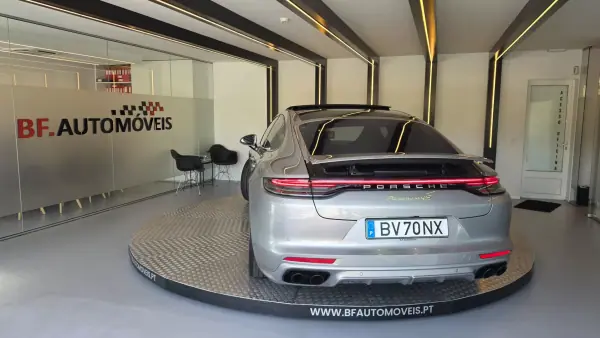 Porsche Panamera 2023 - 97500 EUR, 25369 km - AUTO.MOTO.pt - 25369km - foto 14 de 53