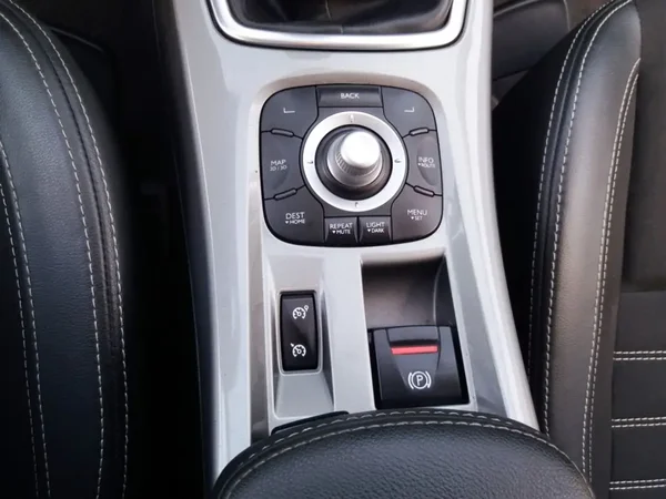 Renault Laguna Break 2012 - 8000 EUR, 186055 km - AUTO.MOTO.pt - 186055km - foto 13 de 26