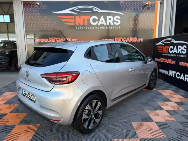 Renault Clio 2023 - 16900 EUR, 47001 km - AUTO.MOTO.pt - 47001km - foto 2 de 19