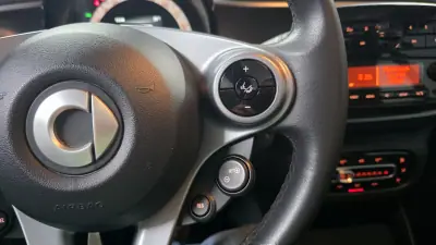 Smart Fortwo Cabrio 2021 - 14990 EUR, 68000 km - 68000km - foto 10 de 27
