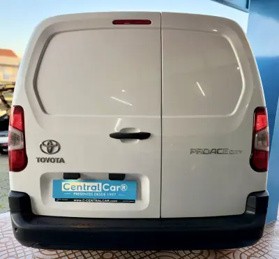Toyota Proace 2024 - 18950 EUR, 28000 km - 28000km - foto 9 de 19