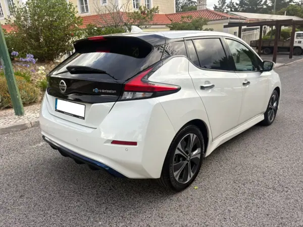 Nissan Leaf 2022 - 16500 EUR, 25113 km - AUTO.MOTO.pt - 25113km - foto 4 de 11