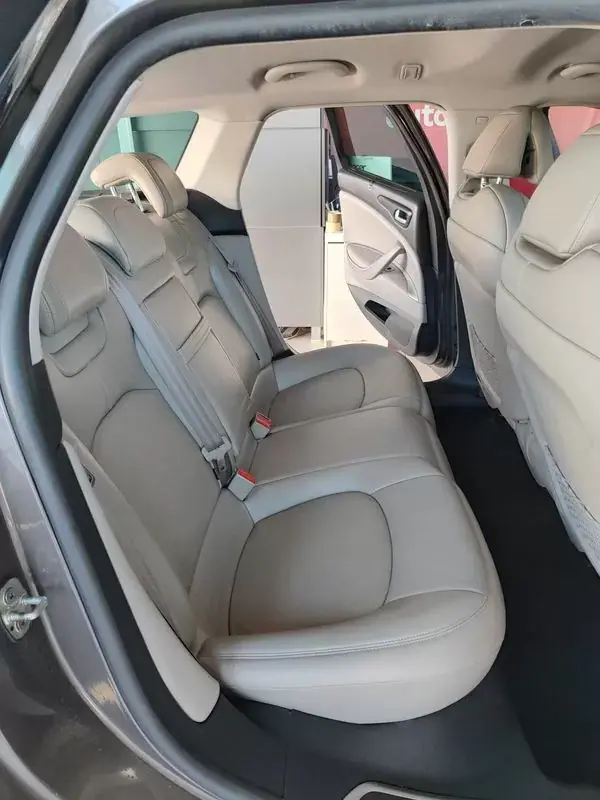 Citroën C5 Tourer 2017 - 9500 EUR, 248400 km - AUTO.MOTO.pt - 248400km - foto 17 de 38