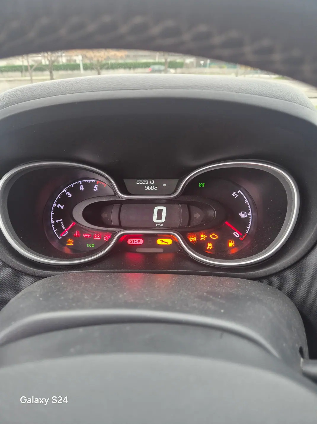 Opel Vivaro 2018 - 12900 EUR, 220000 km - AUTO.MOTO.pt - 220000km - foto 11 de 12