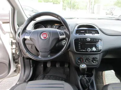 Fiat Grande Punto 2009 - 5900 EUR, 168000 km - AUTO.MOTO.pt - 168000km - foto 9 de 11