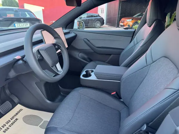Tesla Model Y 2026 - 44900 EUR, 100 km - AUTO.MOTO.pt - 100km - foto 13 de 31