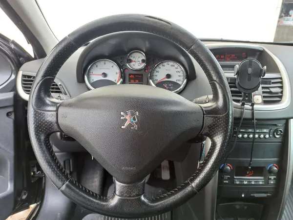 Peugeot 207 SW 2008 - 3500 EUR, 290000 km - AUTO.MOTO.pt - 290000km - foto 14 de 20