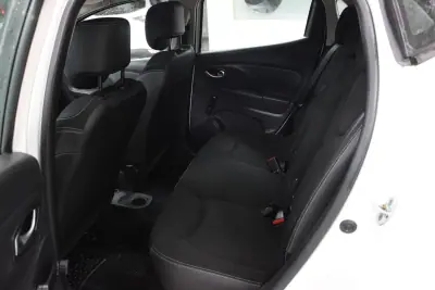 Renault Clio 2015 - 7900 EUR, 146950 km - AUTO.MOTO.pt - 146950km - foto 7 de 15