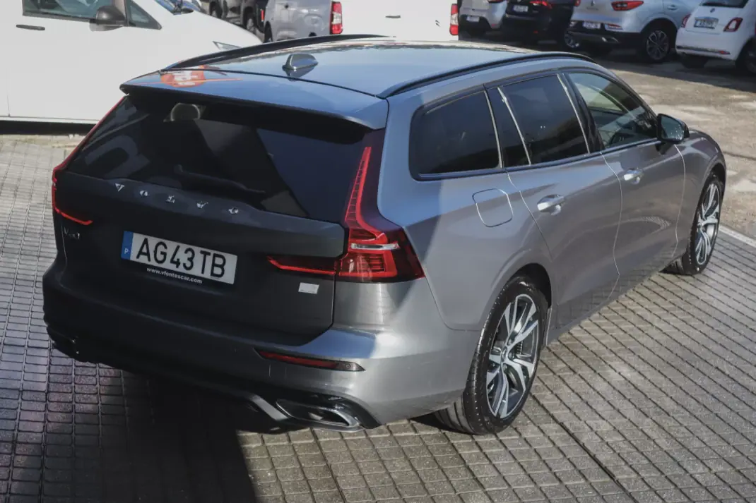 Volvo V60 2021 - 28880 EUR, 99862 km - AUTO.MOTO.pt - 99862km - foto 13 de 35
