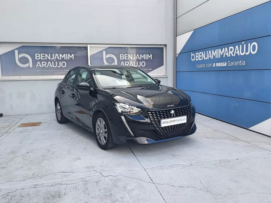 Peugeot 208 2020 - 17900 EUR, 94355 km - AUTO.MOTO.pt - 94355km - foto 1 de 23