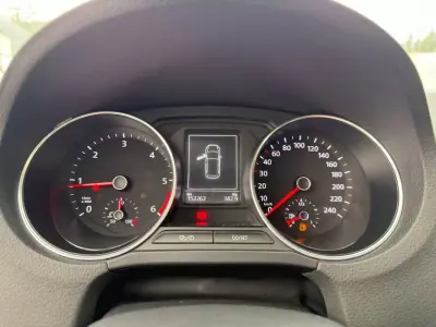 Volkswagen Polo 2017 - 10900 EUR, 152200 km - AUTO.MOTO.pt - 152200km - foto 20 de 28