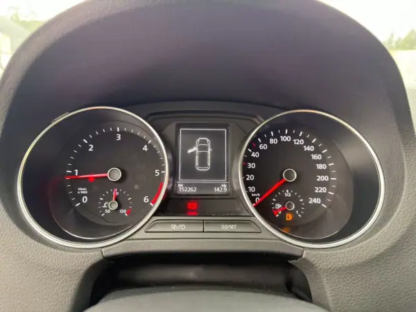 Volkswagen Polo 2017 - 10900 EUR, 152200 km - AUTO.MOTO.pt - 152200km - foto 20 de 28