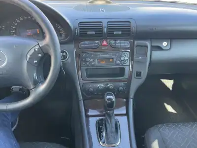 Mercedes-Benz C 220 2001 - 7490 EUR, 355200 km - AUTO.MOTO.pt - 355200km - foto 13 de 18