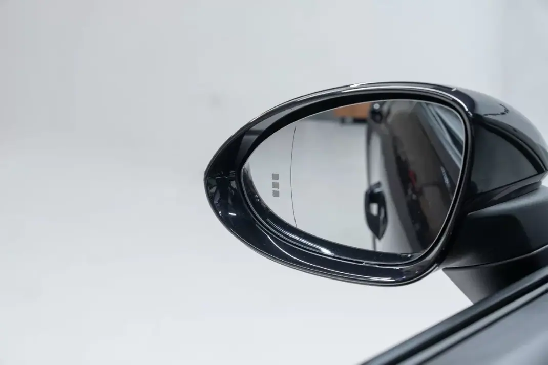 Porsche Macan 2025 - 89950 EUR, 8000 km - AUTO.MOTO.pt - 8000km - foto 21 de 57