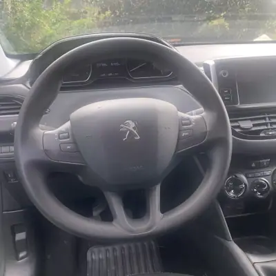 Peugeot 208 2016 - 9990 EUR, 103782 km - AUTO.MOTO.pt - 103782km - foto 10 de 19