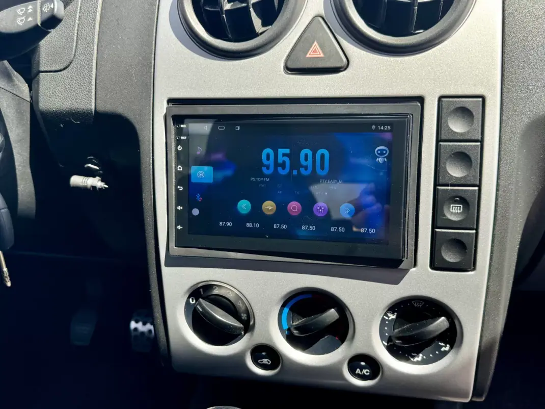 Ford Fusion 2004 - 3950 EUR, 135000 km - AUTO.MOTO.pt - 135000km - foto 17 de 20