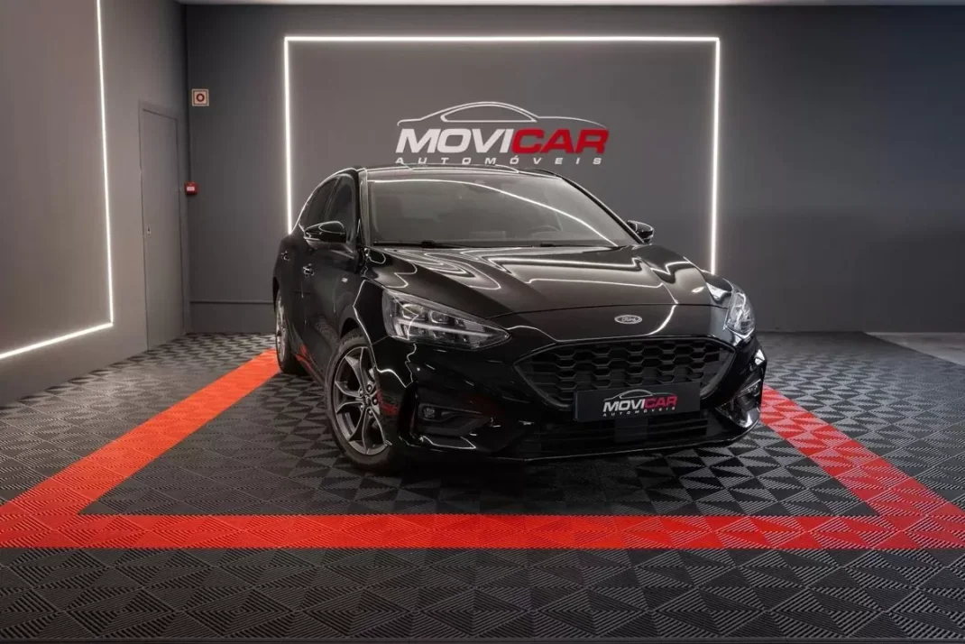 Ford Focus 2018 - 16990 EUR, 114723 km - AUTO.MOTO.pt - 114723km - foto 1 de 19